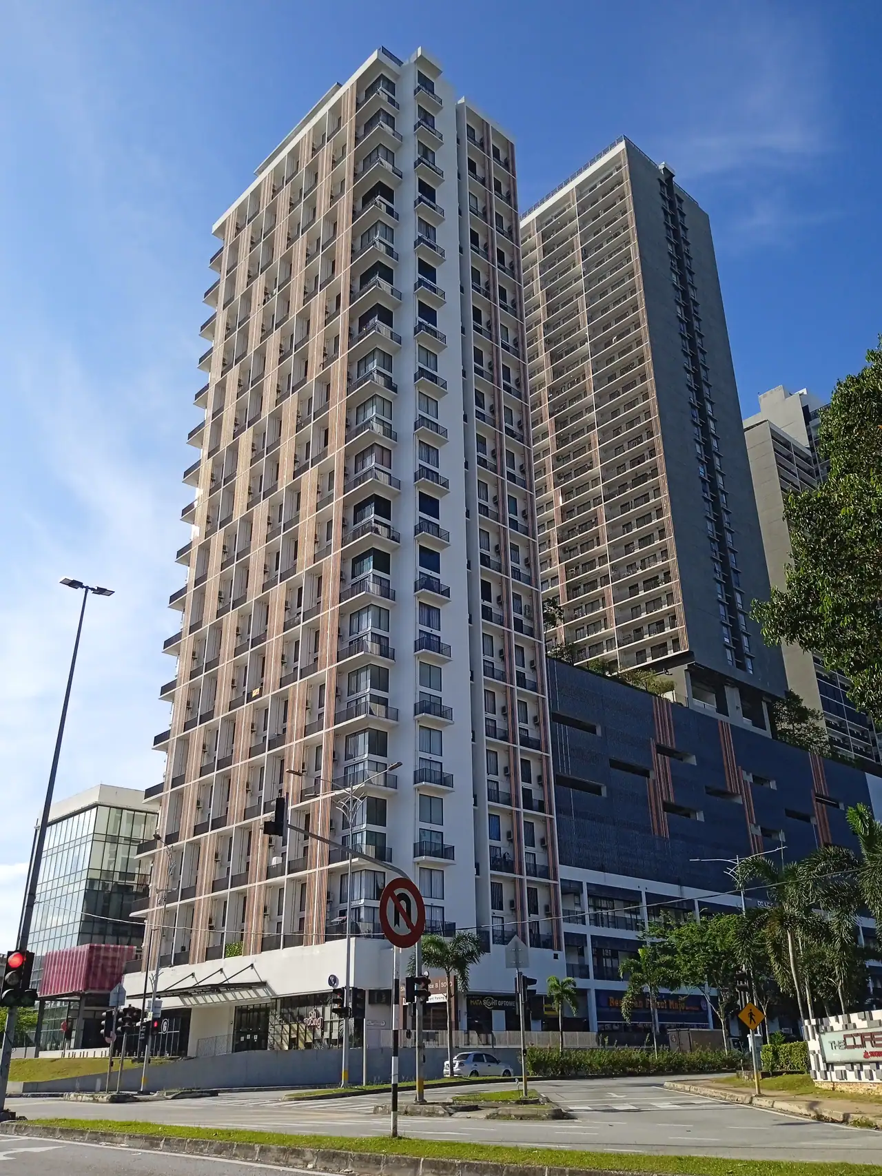 The residential towers of Emporis rising above the podium in Seksyen 3, Kota Damansara